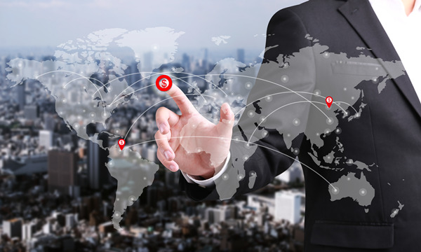 淺談戰(zhàn)略成本管理?？四Ｊ? /> 
</p>
<p>
	　　戰(zhàn)略成本管理---分析價(jià)值鏈
</p>
<p>
	　　價(jià)值鏈分析是一種戰(zhàn)略性的分析工具，通過(guò)價(jià)值鏈分析可以從多方面揭示有關(guān)企業(yè)競(jìng)爭(zhēng)力的成本信息，這些成本信息對(duì)于企業(yè)指定戰(zhàn)略以消除成本劣勢(shì)和創(chuàng)造成本優(yōu)勢(shì)有著非常重要的作用。不同的戰(zhàn)略定位產(chǎn)生不同的企業(yè)戰(zhàn)略，就需要不同的成本分析觀和成本管理方法。
</p>
<p>
	　　在企業(yè)價(jià)值鏈分析和戰(zhàn)略定位分析的基礎(chǔ)上，企業(yè)能夠確定其應(yīng)采取的成本管理戰(zhàn)略，但是為了進(jìn)一步明確成本管理的重點(diǎn)，還需要進(jìn)行成本動(dòng)因分析，找出成本動(dòng)因的驅(qū)動(dòng)因素，以便對(duì)癥下藥，保證成本管理戰(zhàn)略的有效性，更好地實(shí)現(xiàn)戰(zhàn)略成本管理目標(biāo)。
</p>
<p>
	　　“價(jià)值鏈”是戰(zhàn)略成本分析的主要分析工具：確定設(shè)計(jì)、生產(chǎn)、營(yíng)銷、發(fā)貨以及產(chǎn)品或服務(wù)的支持過(guò)程中的各項(xiàng)獨(dú)立的活動(dòng)、功能和業(yè)務(wù)流程(邁克爾．波特，1885)．本文基于波特的思想，聯(lián)系企業(yè)戰(zhàn)略管理的情況，將價(jià)值鏈的范疇予以推廣，劃分為企業(yè)內(nèi)部?jī)r(jià)值鏈、縱向價(jià)值鏈和橫向價(jià)值鏈。這三類價(jià)值鏈既相互獨(dú)立，又相互聯(lián)系、相互作用，構(gòu)成一個(gè)有機(jī)整體，成為進(jìn)行戰(zhàn)略成本管理的有效分析方法。
</p>
<p>
	　　戰(zhàn)略成本管理---戰(zhàn)略定位分析
</p>
<p>
	　　戰(zhàn)略定位分析(strategic positioning analysis)指企業(yè)在正確的戰(zhàn)略定位(戰(zhàn)略選擇1的前提下，根據(jù)企業(yè)戰(zhàn)略的要求，采取與之相應(yīng)的成本管理方式方法，為企業(yè)戰(zhàn)略的實(shí)施服務(wù)，以實(shí)現(xiàn)企業(yè)的戰(zhàn)略目標(biāo)和促進(jìn)企業(yè)的競(jìng)爭(zhēng)優(yōu)勢(shì)。戰(zhàn)略定位分析的基本內(nèi)容是基本競(jìng)爭(zhēng)戰(zhàn)略的定位分析。
</p>
<p>
	　　所謂基本競(jìng)爭(zhēng)戰(zhàn)略，就是指無(wú)論在任何行業(yè)、任何企業(yè)～般都能采用的競(jìng)爭(zhēng)戰(zhàn)略。美國(guó)哈佛商學(xué)院著名的戰(zhàn)略管理學(xué)者邁克爾·波特提出三種基本競(jìng)爭(zhēng)戰(zhàn)略：成本領(lǐng)先戰(zhàn)略、差別化戰(zhàn)略和集中一點(diǎn)戰(zhàn)略。
</p>
<p>
	　　戰(zhàn)略成本管理---分析成本動(dòng)因
</p>
<p>
	　　成本動(dòng)因(cost driver)就是引起成本產(chǎn)生的原因．成本動(dòng)因分析的核心在于合理的確定成本動(dòng)因，并以之為基礎(chǔ)分配各種費(fèi)用，直接體現(xiàn)產(chǎn)品的實(shí)際成本。成本動(dòng)因是成本的驅(qū)動(dòng)因素，有兩方面的含義：一是質(zhì)的概念，即受什么方面因素的驅(qū)動(dòng)；二是量的概念，即某產(chǎn)品成本占用多少作業(yè)．作業(yè)導(dǎo)致資源的消耗，消耗被記錄為成本。
</p>
<p style=