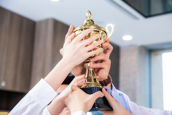 績(jī)效與薪酬掛鉤：激發(fā)員工動(dòng)力，實(shí)現(xiàn)企業(yè)目標(biāo)