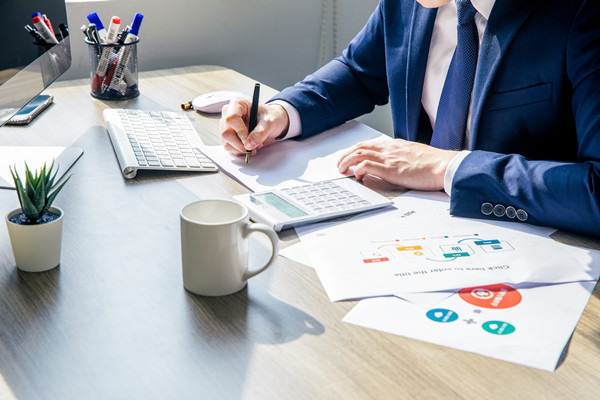 跨行業(yè)薪酬對比分析：掌握行情，引領(lǐng)企業(yè)薪酬戰(zhàn)略