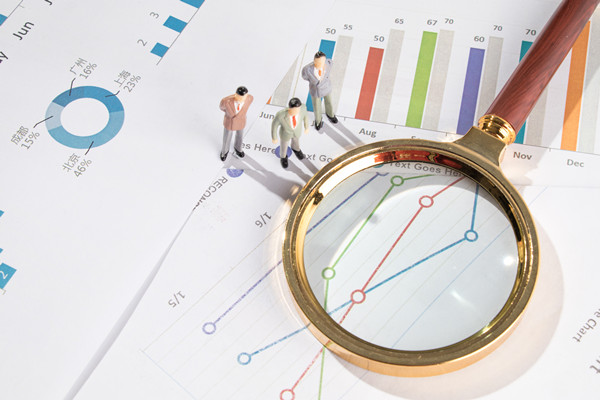 績效改進方案：針對問題，制定績效改進方案