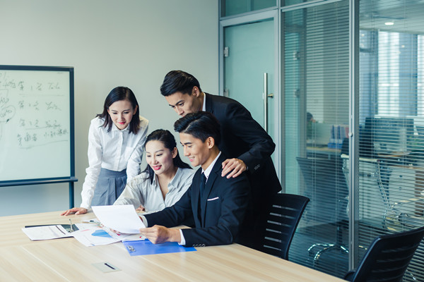 績效管理：應(yīng)對變革挑戰(zhàn)，推動組織變革成功