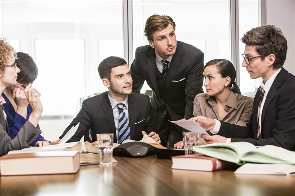 強化集團管控體系，引領企業(yè)穩(wěn)健前行，共筑輝煌未來