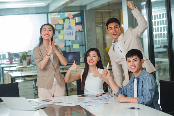 社會責(zé)任與績效管理：承擔(dān)社會責(zé)任，提升企業(yè)形象