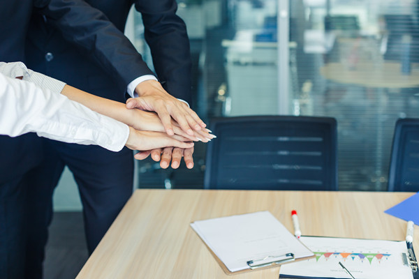 遠(yuǎn)程團(tuán)隊(duì)的績(jī)效管理：應(yīng)對(duì)遠(yuǎn)程挑戰(zhàn)，保持高效協(xié)作