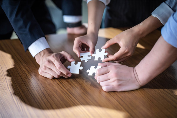 聚焦年度經(jīng)營計劃實施，強化內(nèi)部管理，提升運營效率