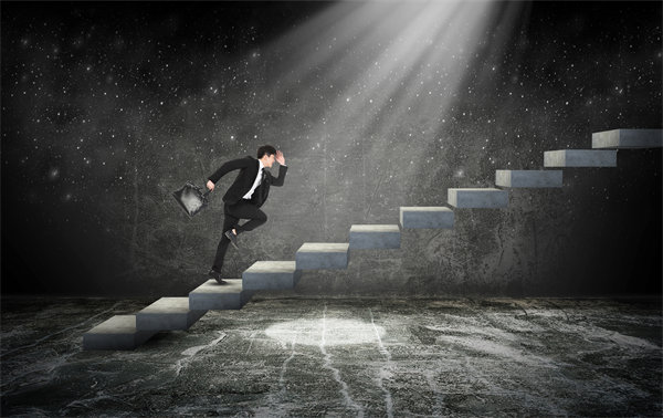 績效管理與員工成長：構(gòu)建人才梯隊，推動組織發(fā)展