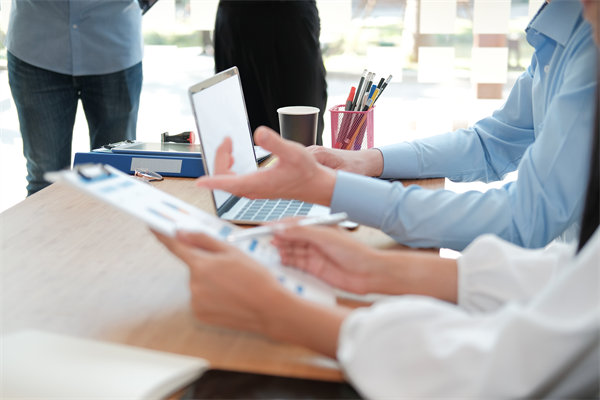 深化績效數(shù)據(jù)分析，優(yōu)化企業(yè)決策與資源配置