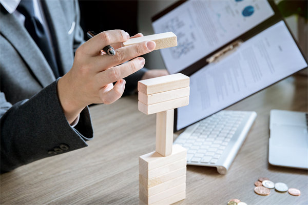 企業(yè)預(yù)算管理與風(fēng)險(xiǎn)控制結(jié)合，保障穩(wěn)健經(jīng)營(yíng)與發(fā)展