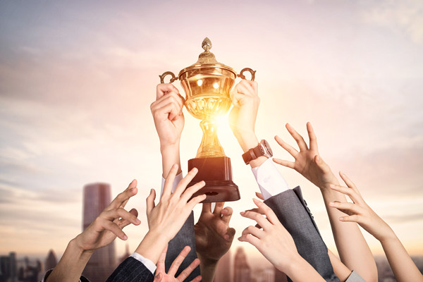 結(jié)合企業(yè)薪酬實(shí)踐談?wù)勅绾翁嵘髽I(yè)的薪酬競(jìng)爭(zhēng)力？