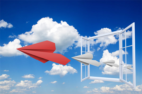 在企業(yè)管理中，專權(quán)式和民主式管理各有哪些優(yōu)缺點？