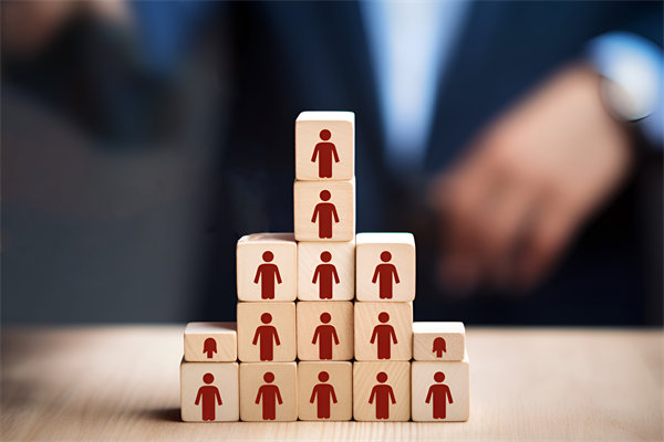 企業(yè)的發(fā)展戰(zhàn)略不僅僅是老板一個人的問題，還有誰？