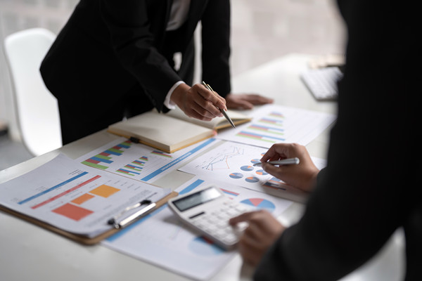 預(yù)算管理決策機(jī)構(gòu)和預(yù)算的日常工作機(jī)構(gòu)分別是？