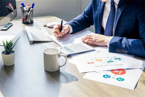 如何科學(xué)設(shè)定年度經(jīng)營目標(biāo)以引領(lǐng)企業(yè)穩(wěn)健增長？