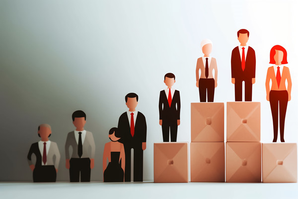 組織規(guī)劃中如何平衡集權(quán)與分權(quán)，促進(jìn)決策效率？