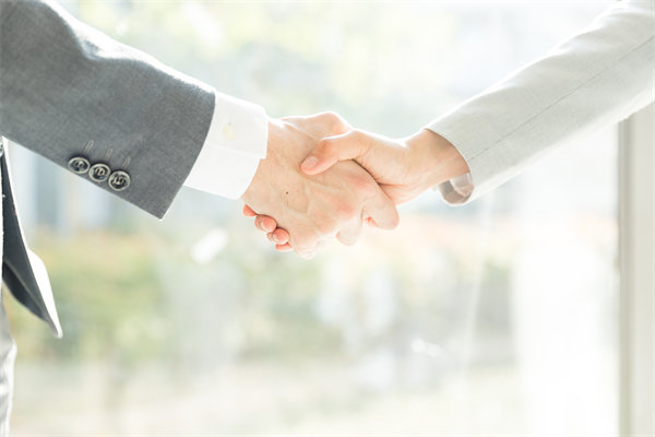 在戰(zhàn)略規(guī)劃實(shí)施中，如何確保資源有效配置與利用？