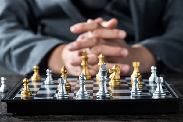 靈活調(diào)整企業(yè)戰(zhàn)略，應對市場變化實現(xiàn)穩(wěn)健發(fā)展