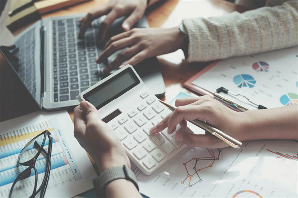 面對(duì)經(jīng)濟(jì)新常態(tài)，企業(yè)如何靈活調(diào)整預(yù)算策略？