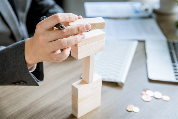 集團(tuán)管控如何平衡創(chuàng)新與穩(wěn)定，推動(dòng)可持續(xù)發(fā)展？