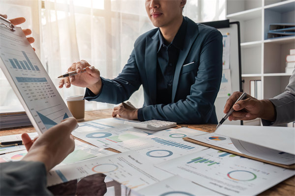 如何利用數(shù)據(jù)分析優(yōu)化年度經(jīng)營(yíng)決策，實(shí)現(xiàn)精準(zhǔn)管理？