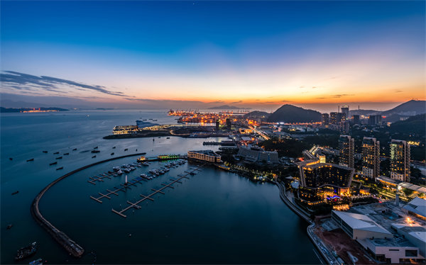 創(chuàng)新管理策略：深圳咨詢業(yè)如何助力企業(yè)跨越增長(zhǎng)瓶頸？