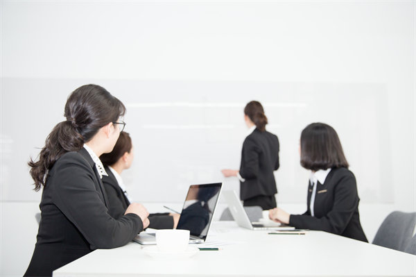 成本削減與效益增長，咨詢?nèi)绾握业阶罴哑胶恻c？