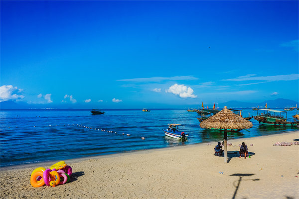 管理咨詢?nèi)绾螢榛葜萜髽I(yè)打造核心競(jìng)爭(zhēng)力？具體策略是？