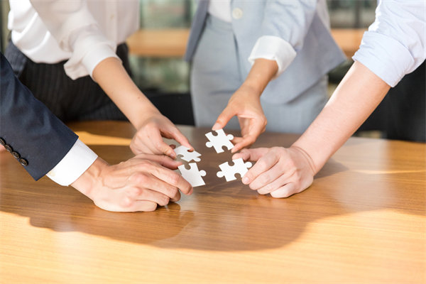 如何構建全面的預算監(jiān)控體系，及時發(fā)現并糾正偏差？