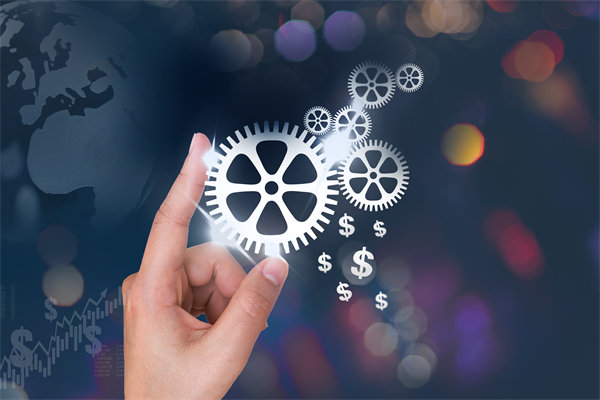 在薪酬體系設(shè)計(jì)時(shí)，應(yīng)如何考慮行業(yè)標(biāo)準(zhǔn)和市場變化？