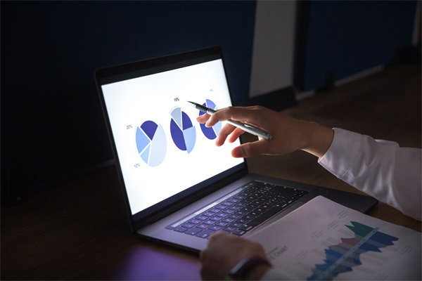 00后吐槽公司無效加班被開除，企業(yè)戰(zhàn)略有何感悟？