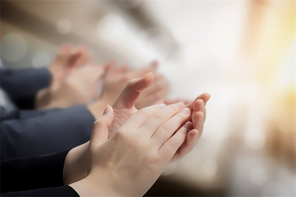 00后吐槽公司無(wú)效加班被開除，企業(yè)戰(zhàn)略有何感悟？