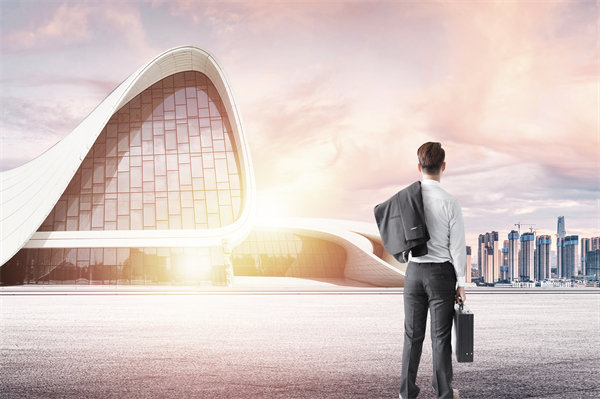 面對人才流失問題，企業(yè)應(yīng)如何改進(jìn)人力資源策略？