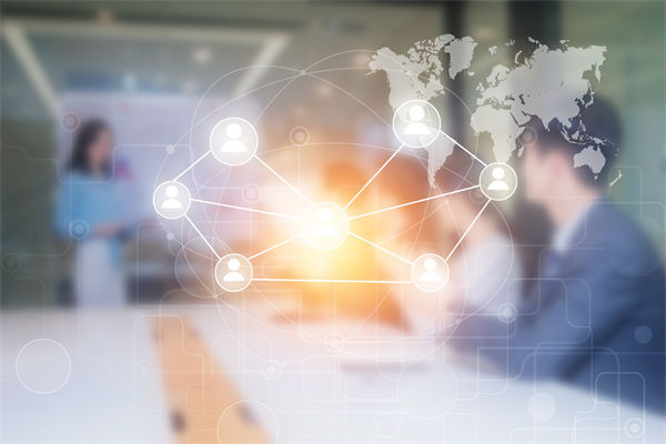 組織規(guī)劃中，如何確保戰(zhàn)略方向與市場(chǎng)需求一致？