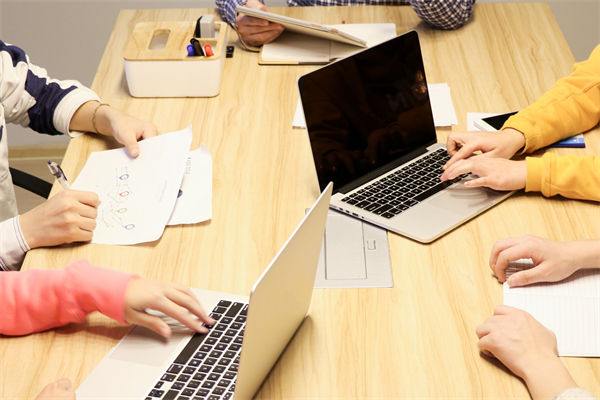 在員工培訓(xùn)上，企業(yè)應(yīng)如何投入，以獲得最大回報(bào)？