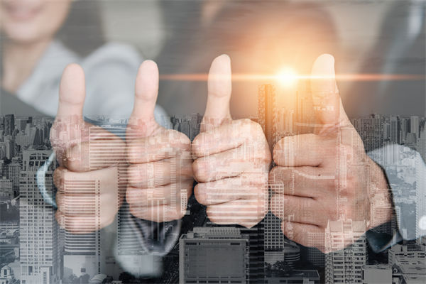 薪酬管理中，如何考慮員工個(gè)人發(fā)展，實(shí)現(xiàn)長期激勵(lì)？