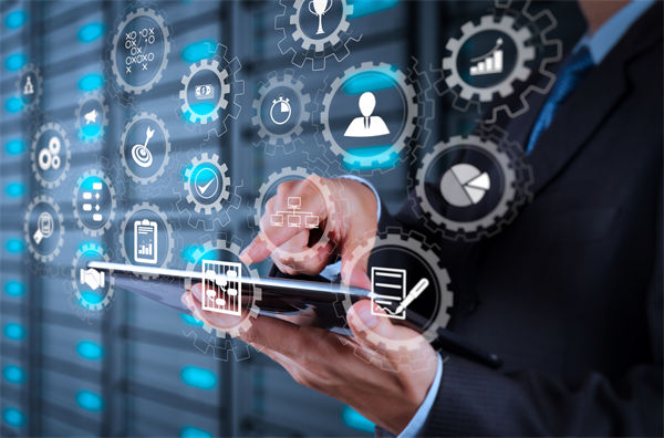 集團(tuán)管控過(guò)程中，如何確保信息的準(zhǔn)確傳遞與共享？