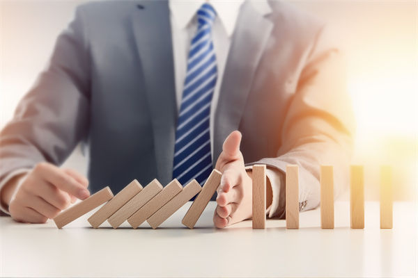 風(fēng)險(xiǎn)評(píng)估與應(yīng)對(duì)：組織規(guī)劃中如何預(yù)見并減輕潛在問題？