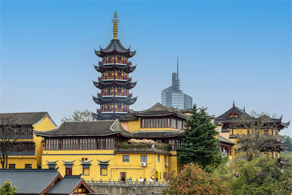 南京戰(zhàn)略咨詢公司如何助力企業(yè)實(shí)現(xiàn)長遠(yuǎn)發(fā)展？