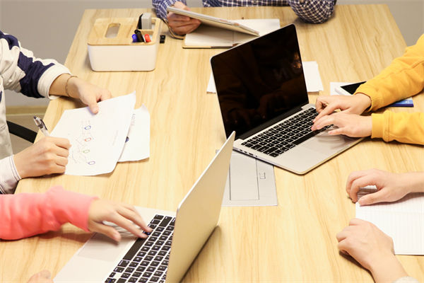 數(shù)字化轉型背景下，企業(yè)戰(zhàn)略應如何創(chuàng)新與升級？