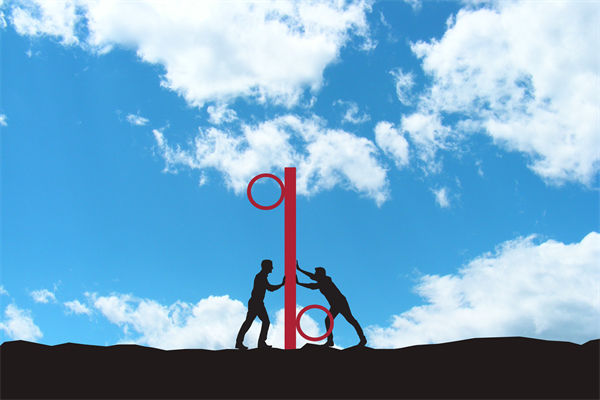 在全球化背景下，企業(yè)如何構(gòu)建競爭優(yōu)勢的戰(zhàn)略框架？