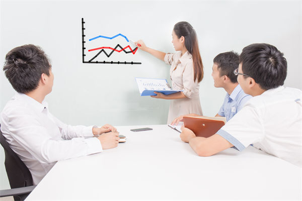 績效咨詢過程中，如何確保咨詢方案的落地實(shí)施？