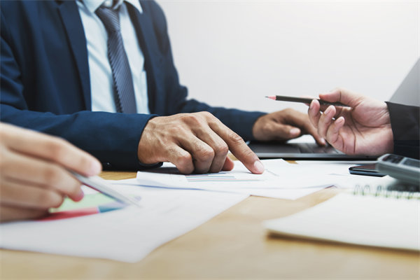 面對多元化業(yè)務，集團如何精準制定管控體系與策略？