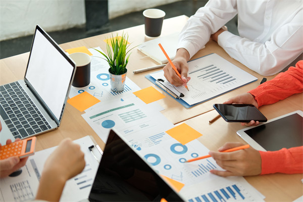 薪酬體系混亂員工怨聲載道，薪酬咨詢?nèi)绾螕軄y反正？