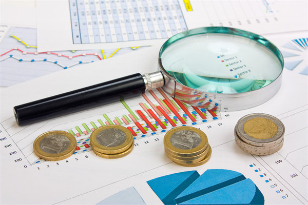 預(yù)算編制時(shí)，如何平衡長期規(guī)劃與短期資金需求？