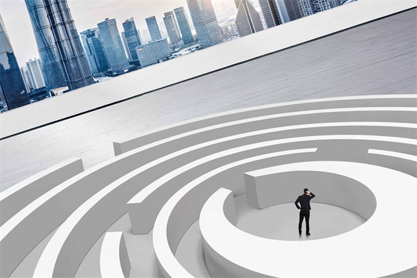 企業(yè)深陷困境，管理咨詢?nèi)绾我岳做侄未蚱瓢l(fā)展僵局？