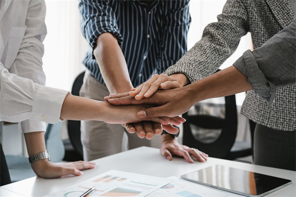 跨境營銷中，如何克服文化差異，實現(xiàn)全球化傳播？