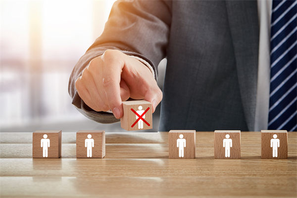 微軟在華外包公司一天裁員近2000人，人力資源管理怎么看？