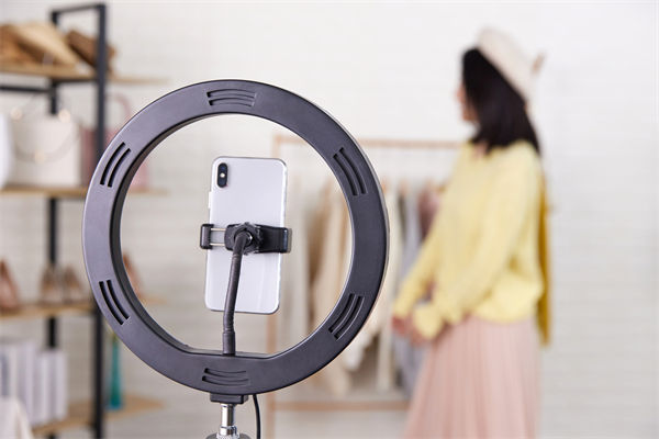 營(yíng)銷(xiāo)管理角度分析：直播帶貨靠的不是“演技”而是誠(chéng)信