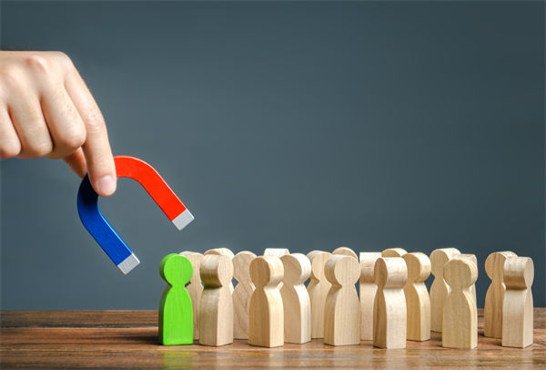 行業(yè)薪酬競爭激烈，企業(yè)怎樣優(yōu)化薪酬吸引頂尖人才？