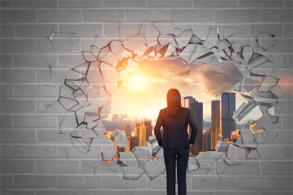 管理咨詢?nèi)绾瓮黄瞥Ｒ?guī)，為企業(yè)打造專屬競爭優(yōu)勢？