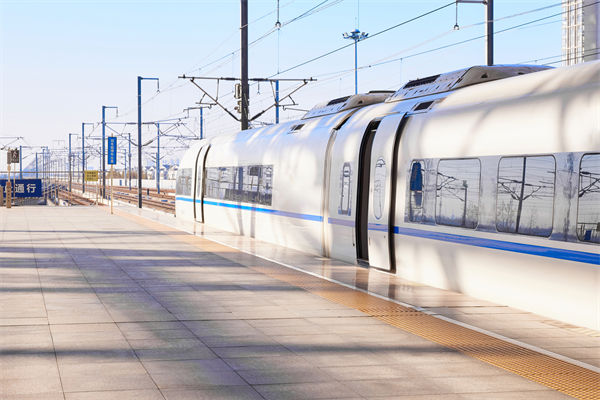 美國為什么沒有中國那樣的高鐵？是哪些方面限制了？